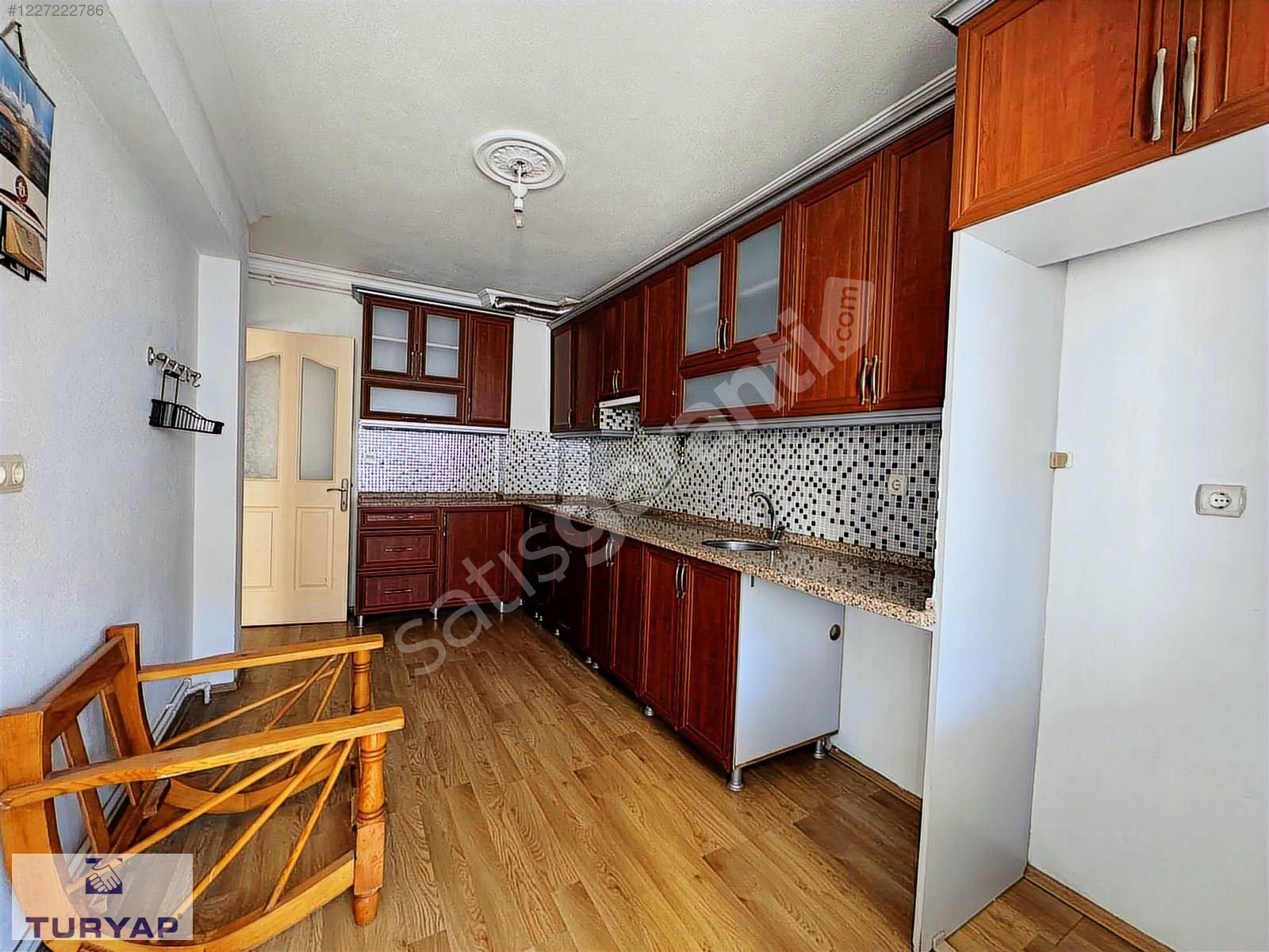 Gaziemir Turyap tan Yeşil Mahalle de Kiralık 2+1 Geniş Daire