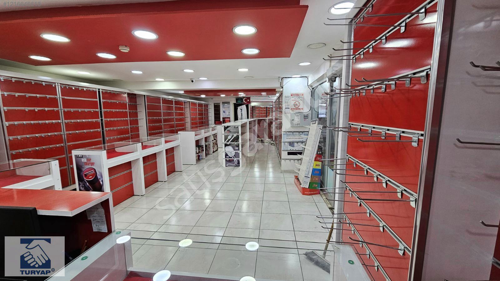 Gebze'de Havuzlu Pasaj da İşlek Cep Telefoncu Devren Dükkan