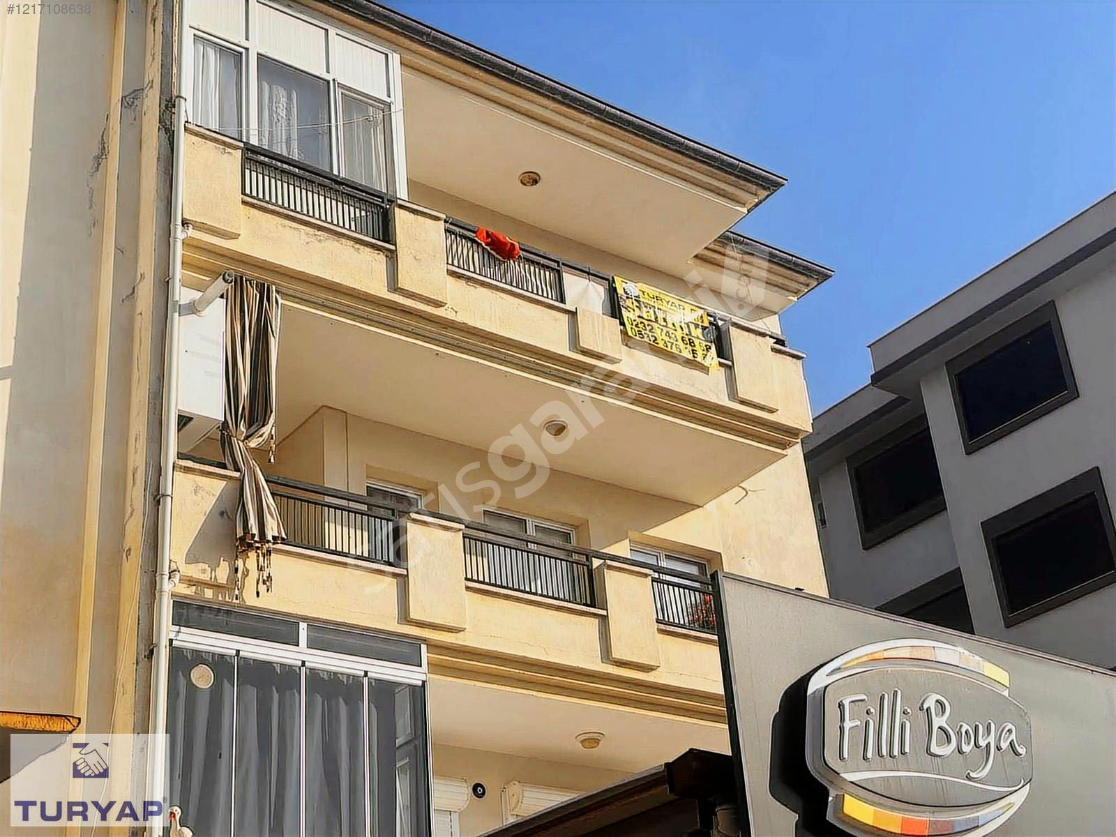 Seferihisar Merkezde Cadde Üzeri Ferah ve Geniş 3+1 Daire