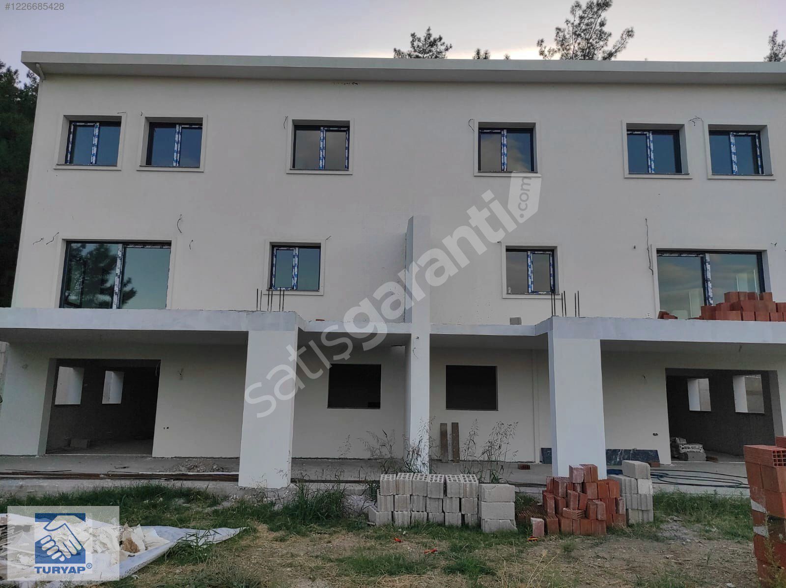 Kemalpaşa Çiniliköy Satılık 1337M2 İçerisinde 250m2 2Adet Villa
