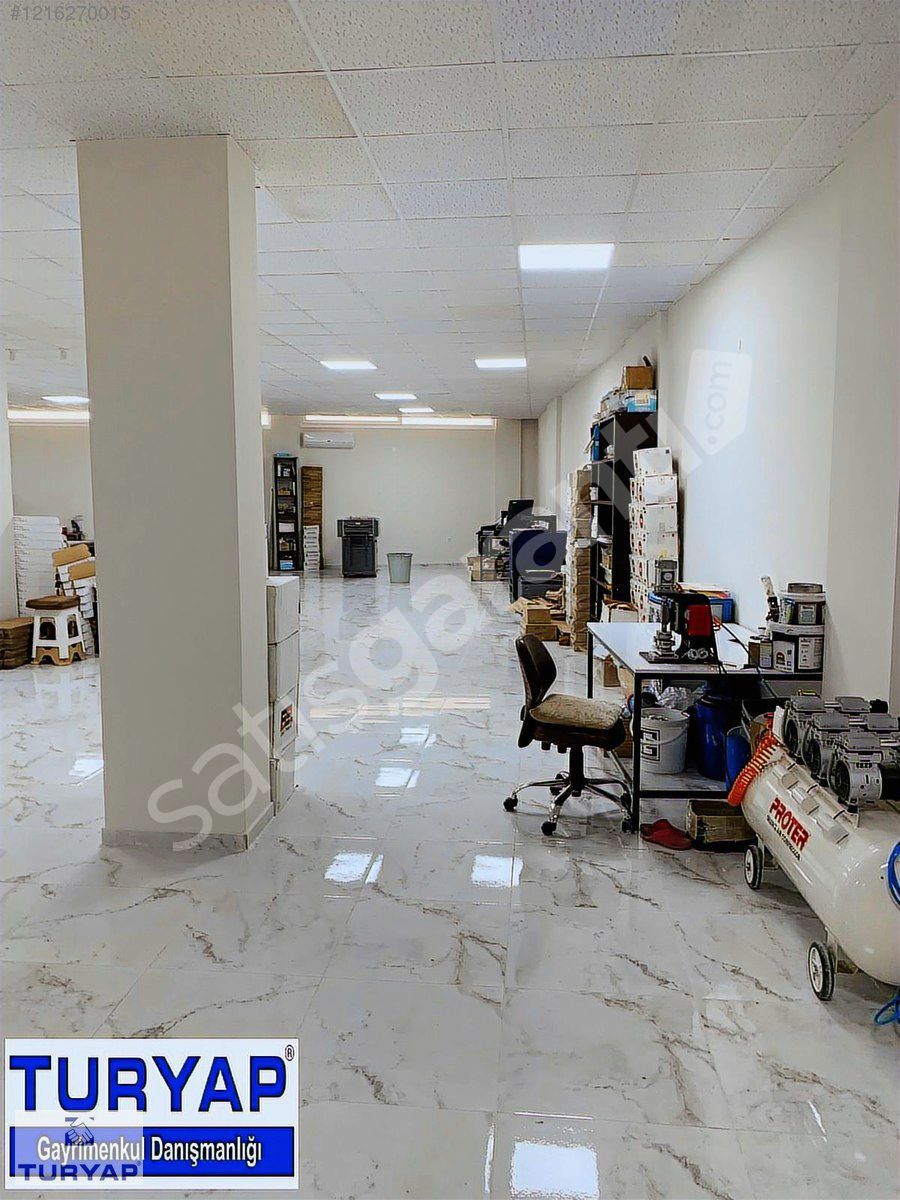 SEFERİHİSAR MERKEZDE CADDE ÜZERİNDE 400 m² KİRALIK DÜKKAN
