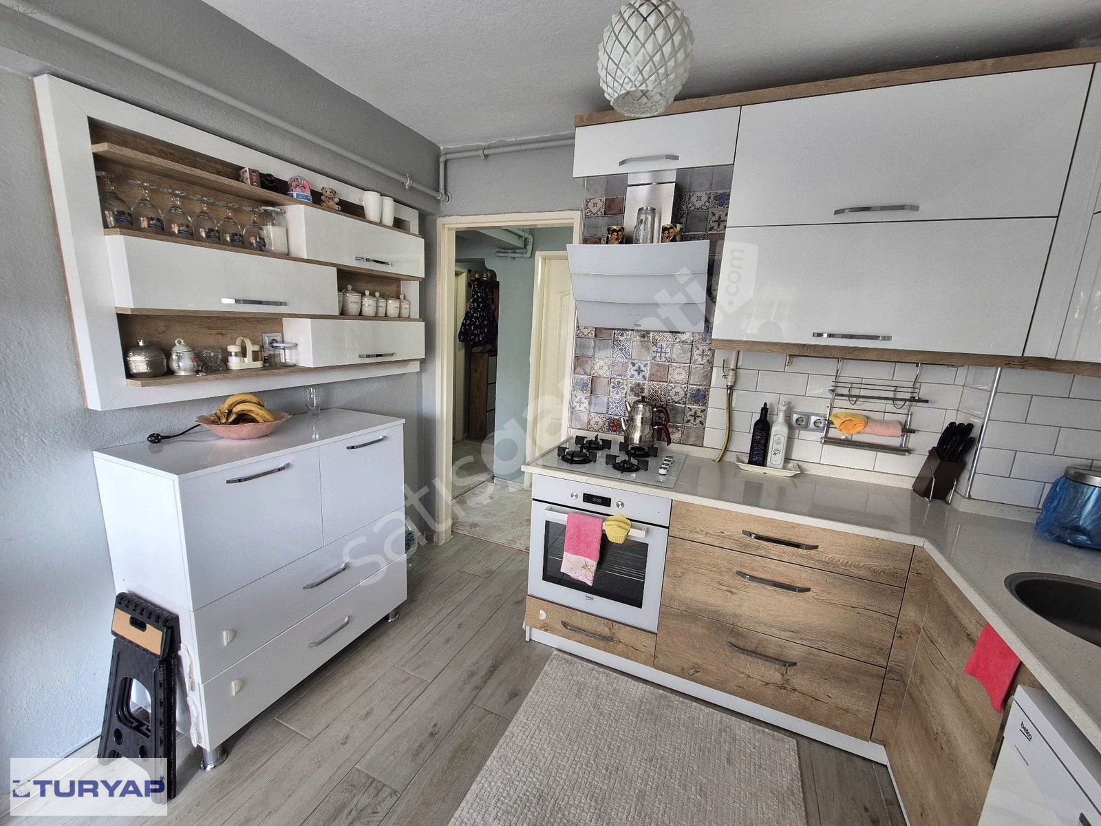 AKINCILAR MAH.SİTE İÇİNDE FULL TADİLATLI ARAKAT 3+1SATILIK DAİRE