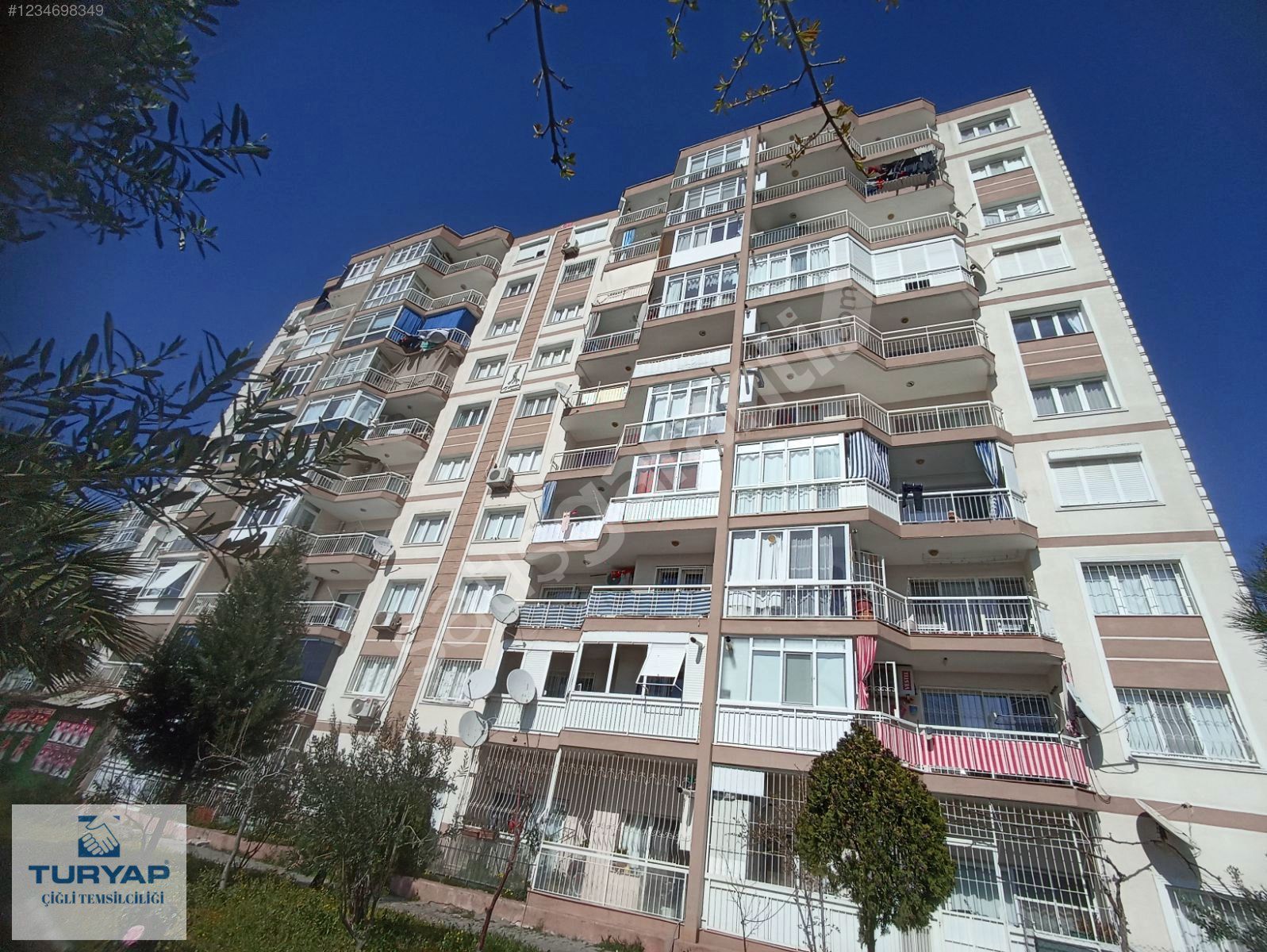 Çiğli Yakakent Mahallesi'nde Satılık 3+1 Daire