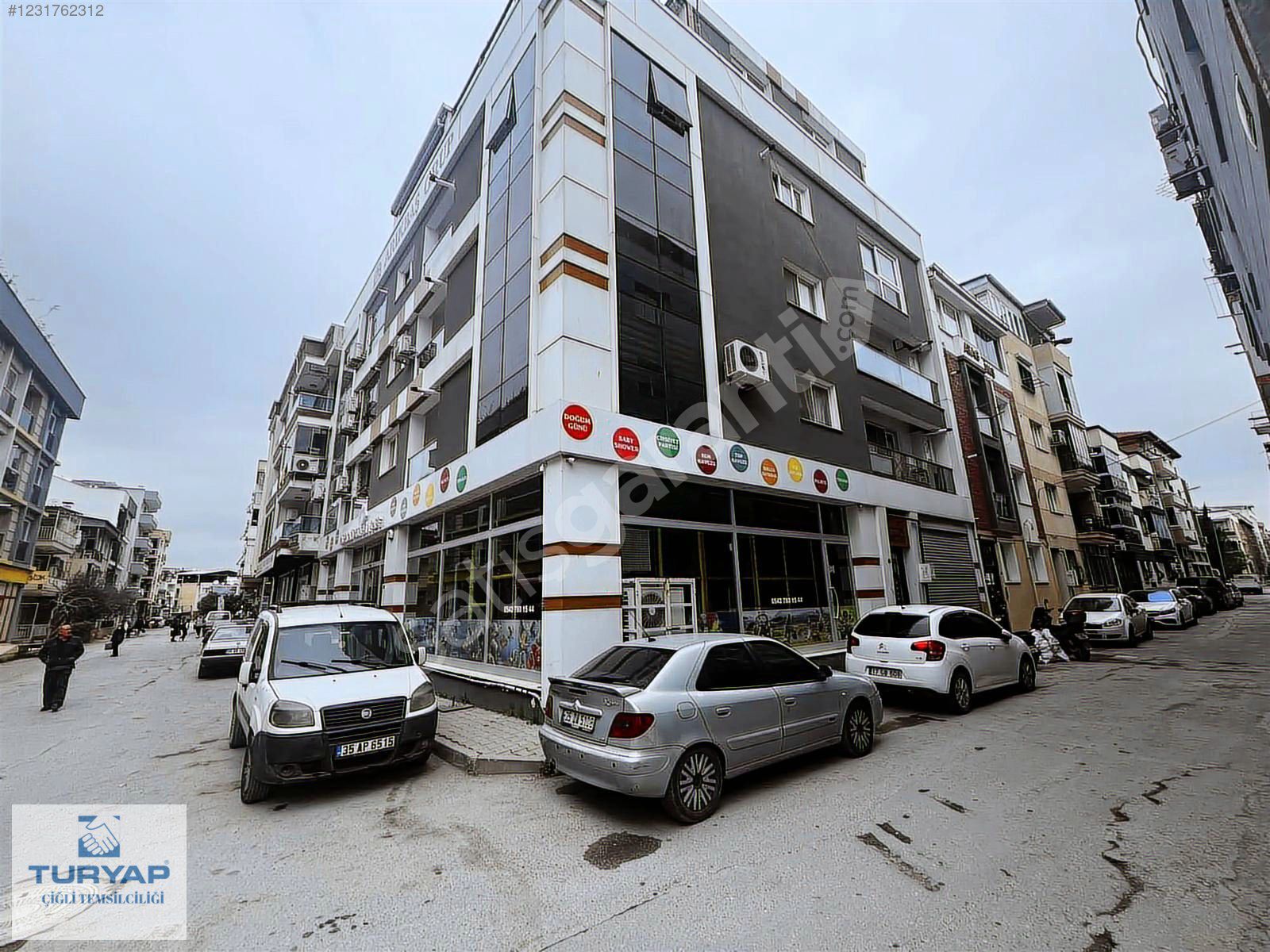 Çiğli Yenimahalle'de Satılık 2+1 Köşe Daire