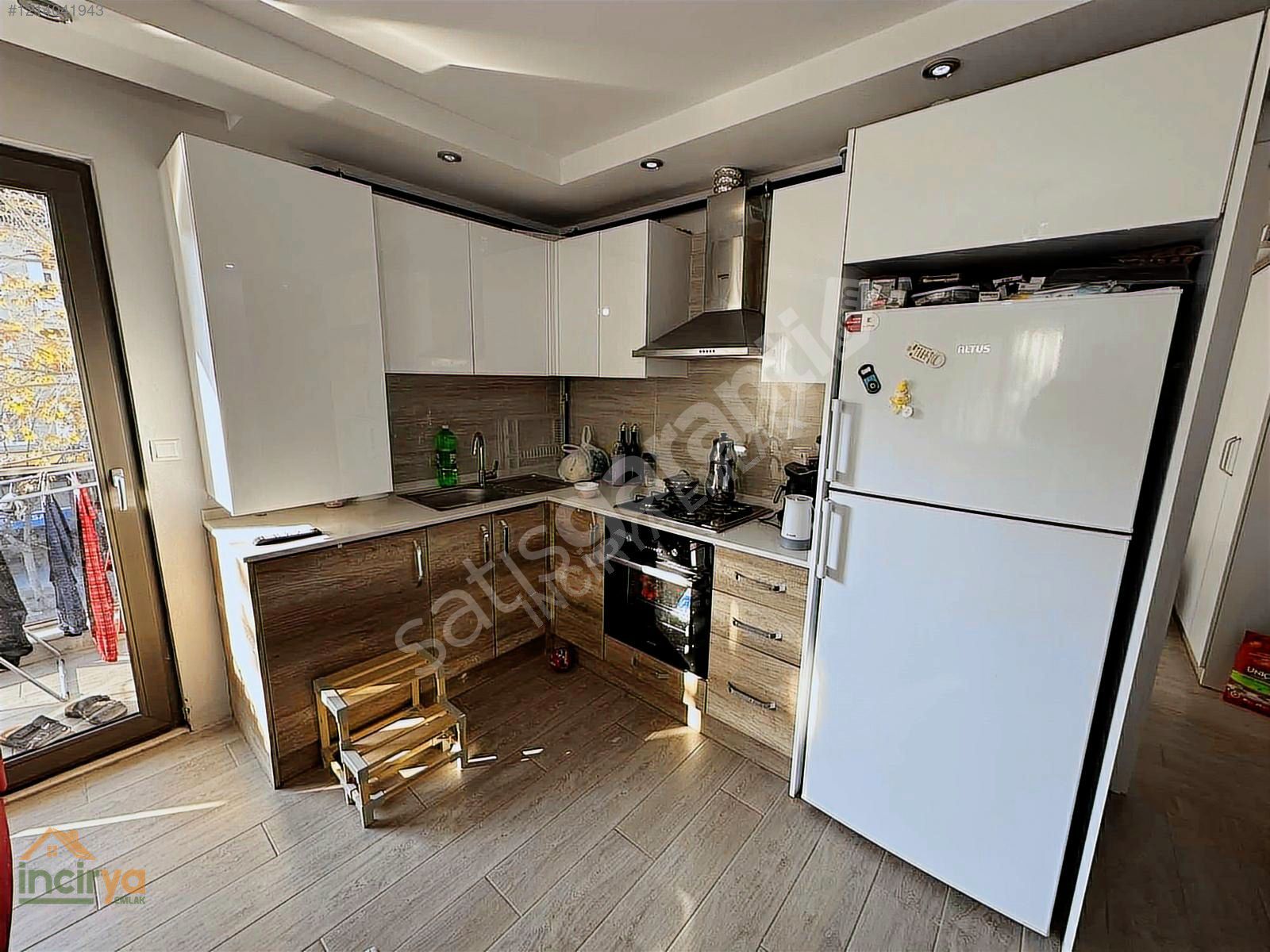 KIBRIS ŞEHİTLER CADDE ÜZERİ LÜKS SUİT 2+1 EŞYALI BALKONLU DAİRE