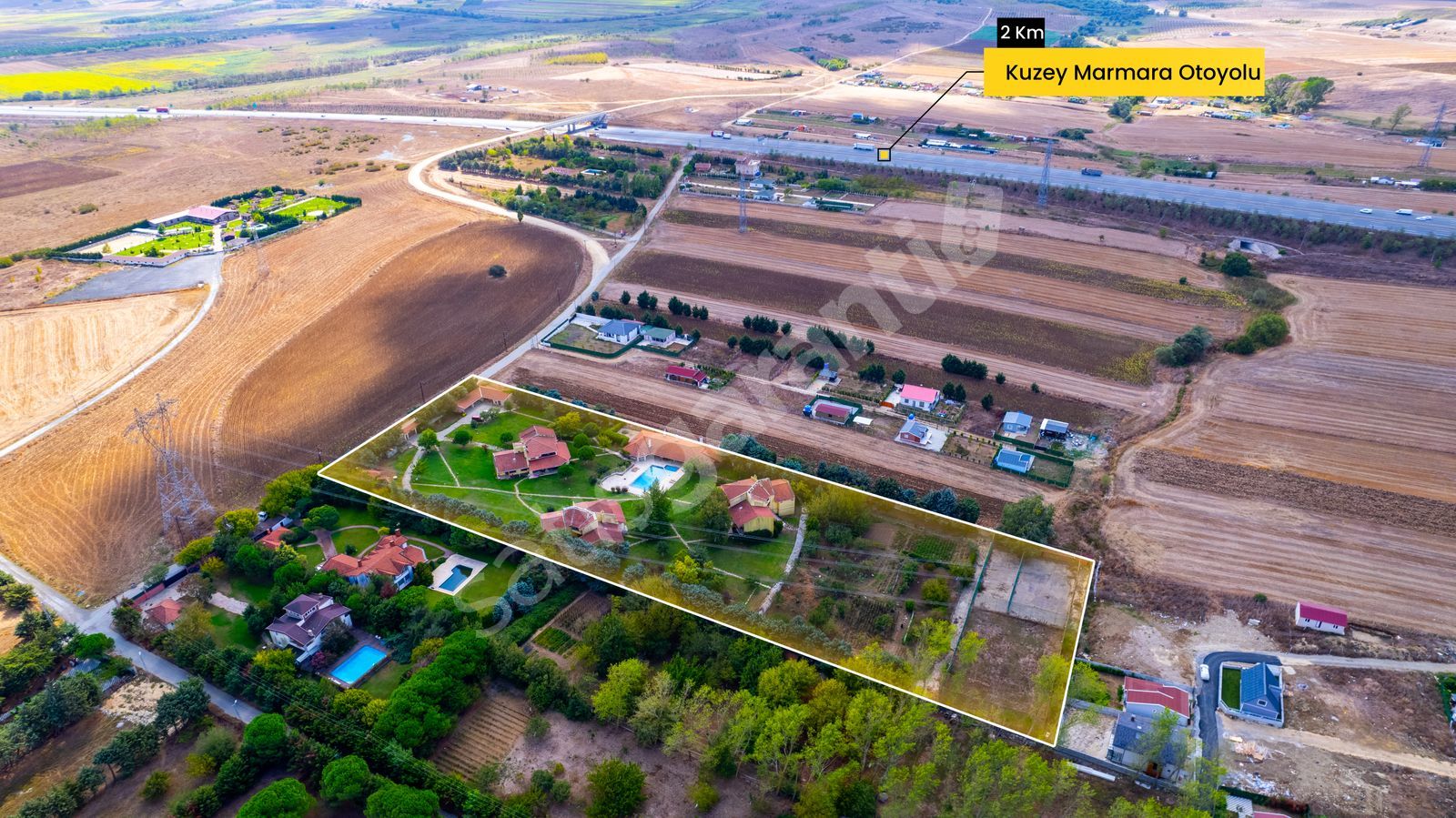 ÇATALCA'DA 16000 M2 ÜZERİNDE 3 VİLLA OLAN EMSALSİZ MÜLK