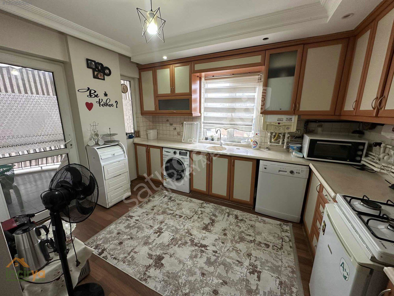 FESLEĞEN MAH. 3+1 135M² TÜM CEPHELERİ AÇIK SATILIK HARİKA DAİRE