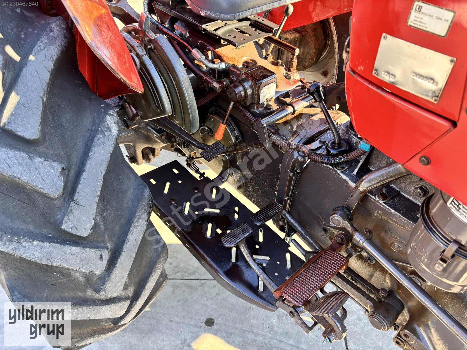 1996 MASSEY FERGUSON 240S