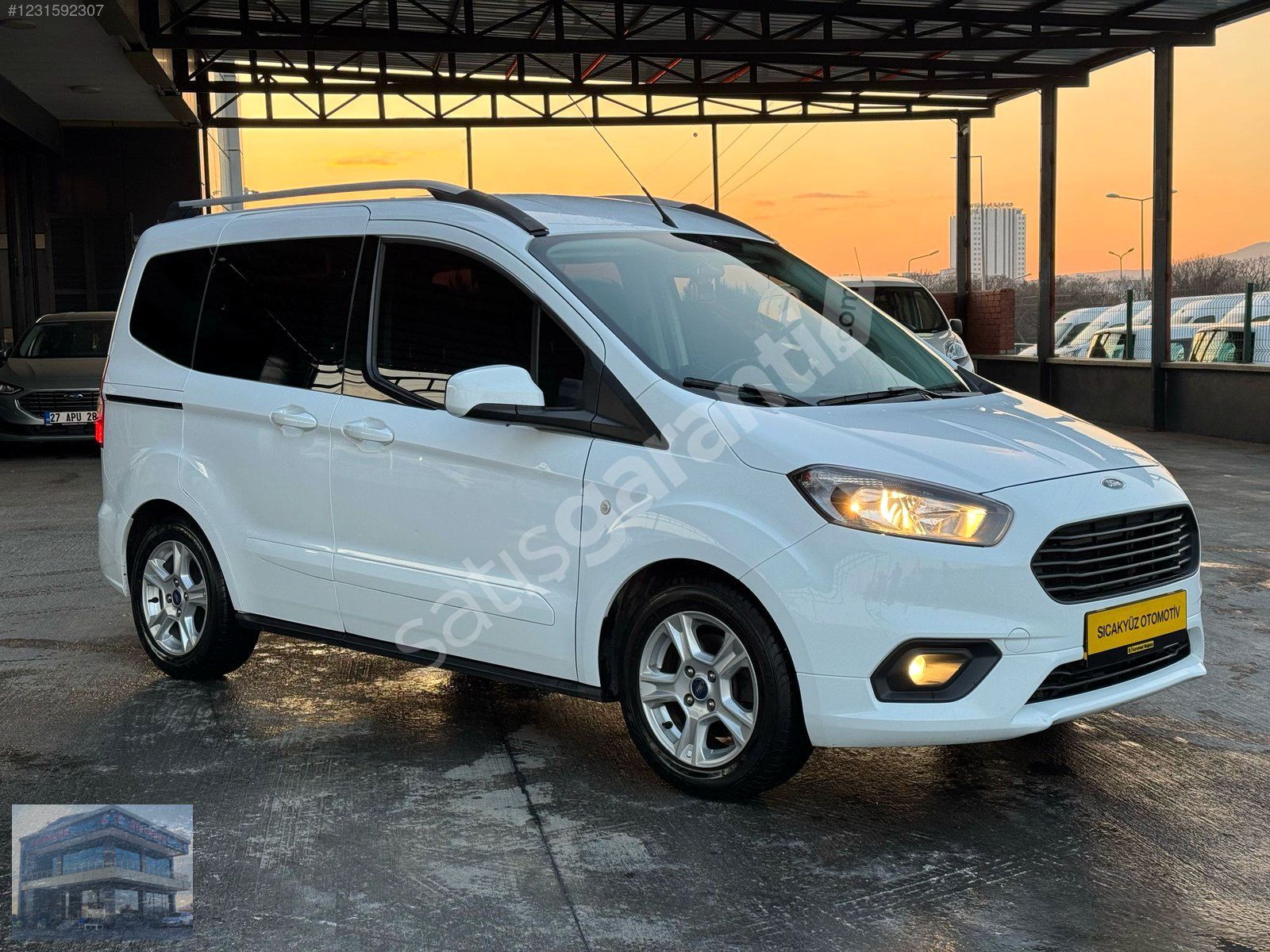 SICAKYÜZ 2022 TOURNEO COURİER 1.5 TDCI DELUXE 100 HP30DK KREDİ