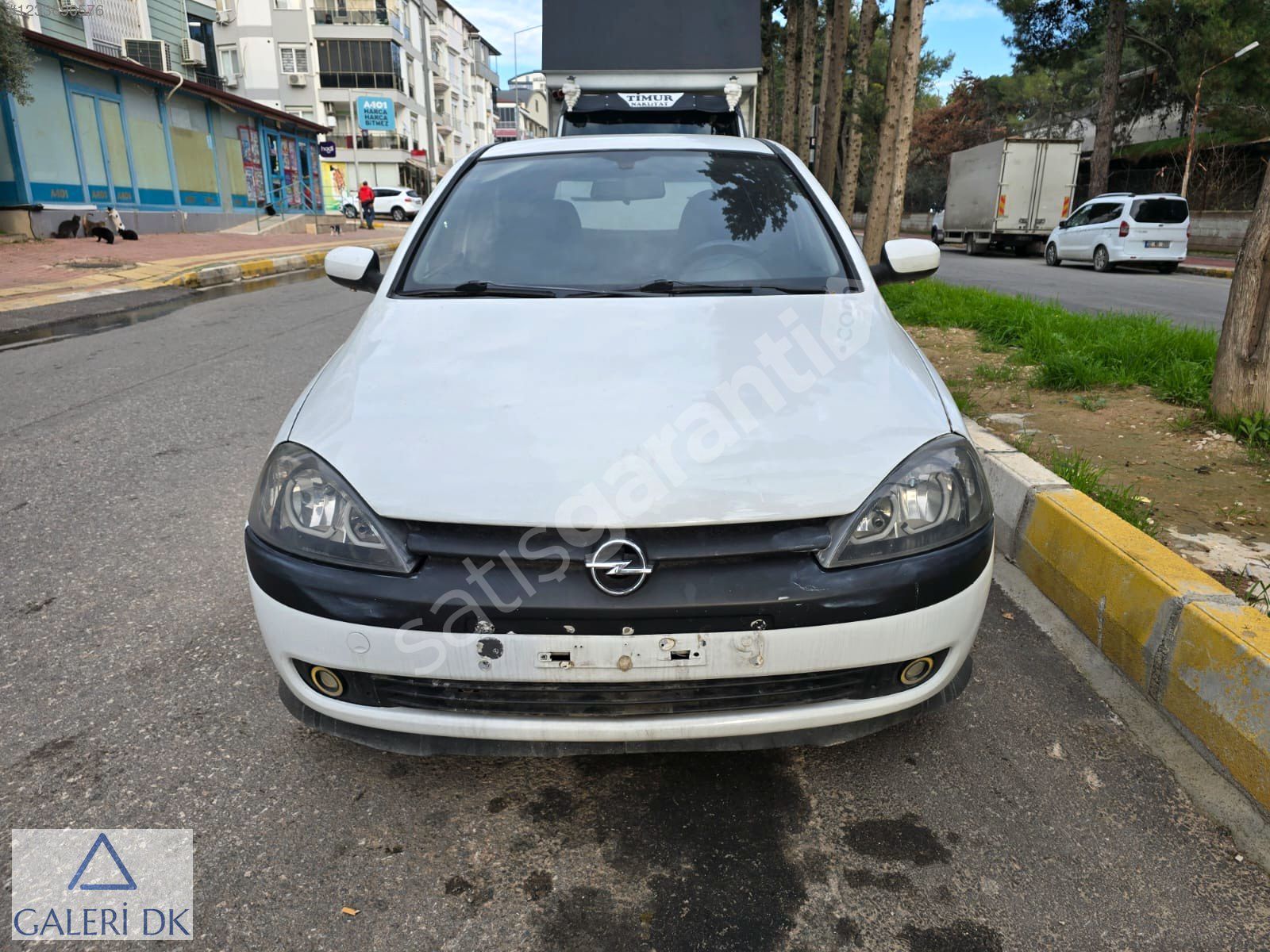 2003 Model Otomobil Ruhsatlı Corsa - Yolda Dikkat Çekmeye Hazır!