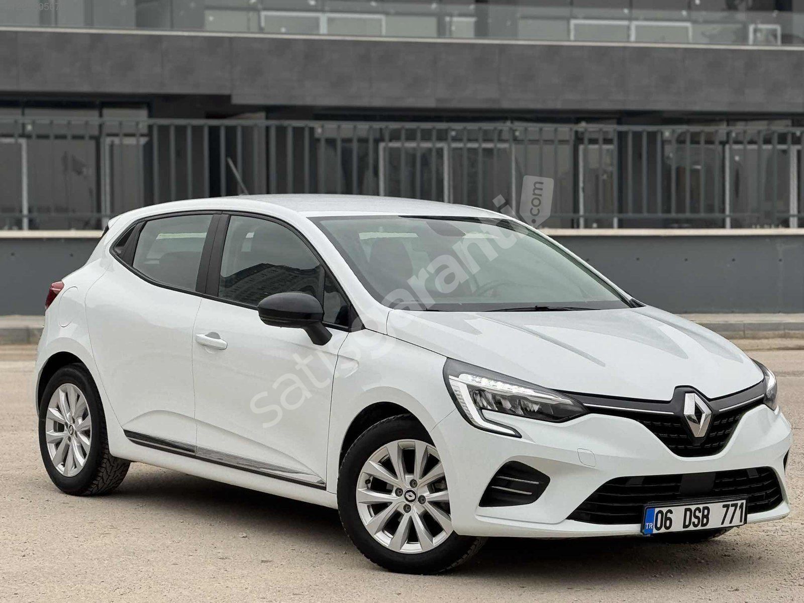 2023 CLİO 1.0 TCE TOCUH TURBO BOYASIZ TRAMERSİZ 60.000 km