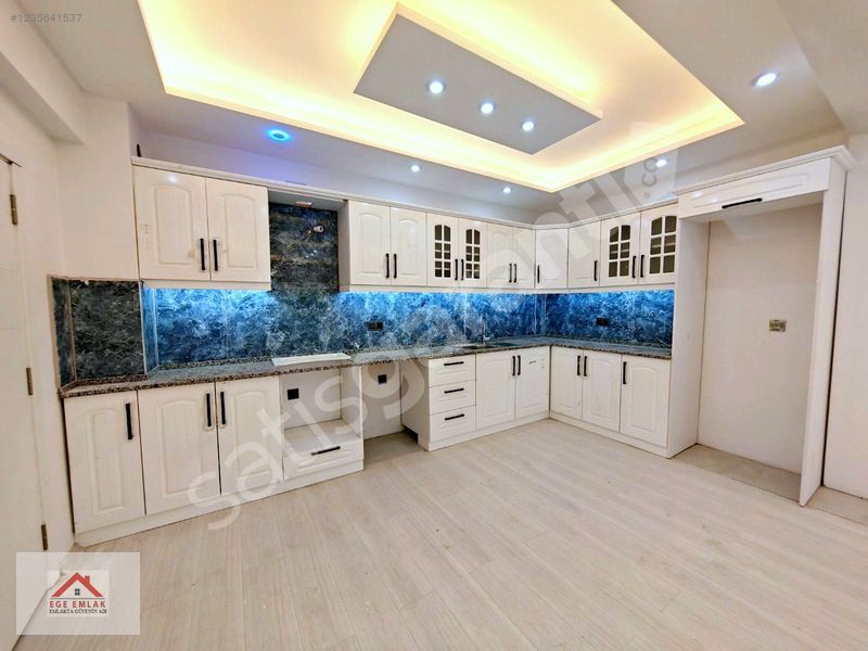 YENİ MAHALLE'DE 3+1 SIFIR EV ARA KAT 140M2