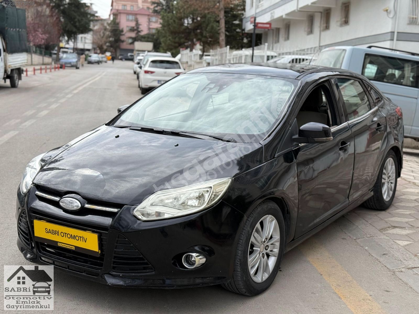 2011 MODEL FORD FOCUS