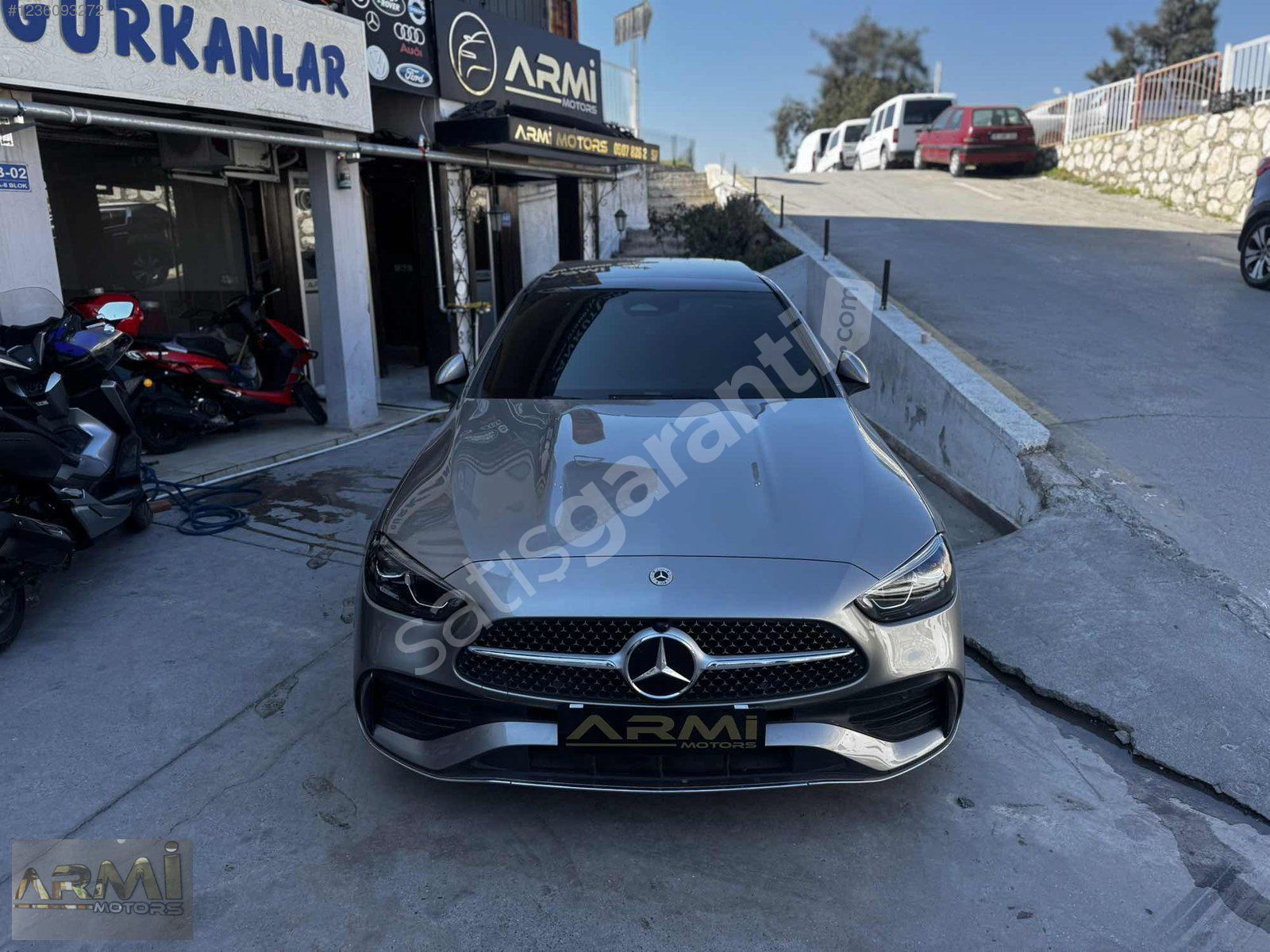ARMİ MOTORSDAN HATASIZ BOYASIZ C200 AMG 4 MATIC SADECE 20 BİN KM
