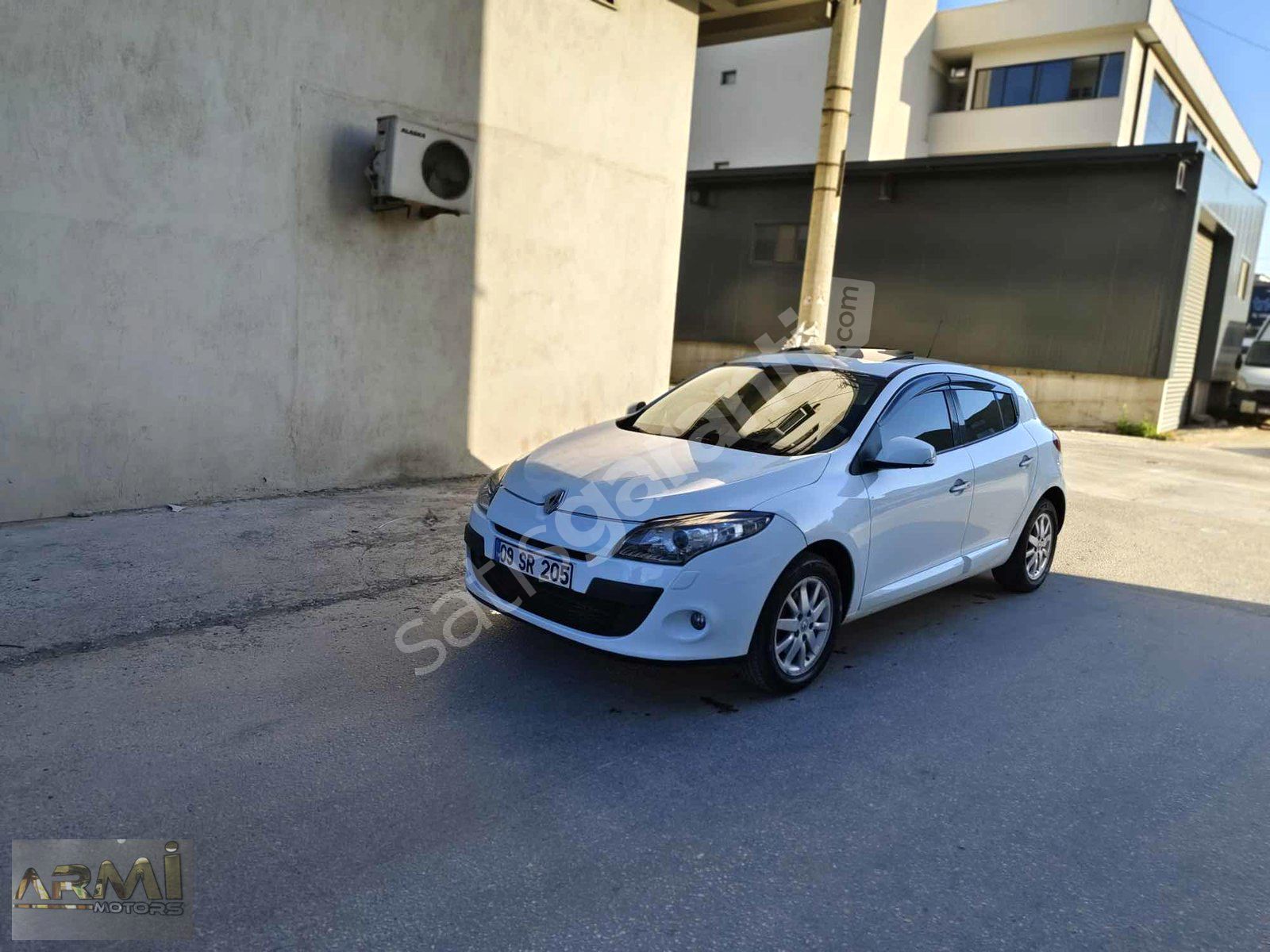 ARMİ MOTORSDAN EKONOMİK ÇOK TEMİZ AİLE ARACI 1.5 DCİ 110 LUK