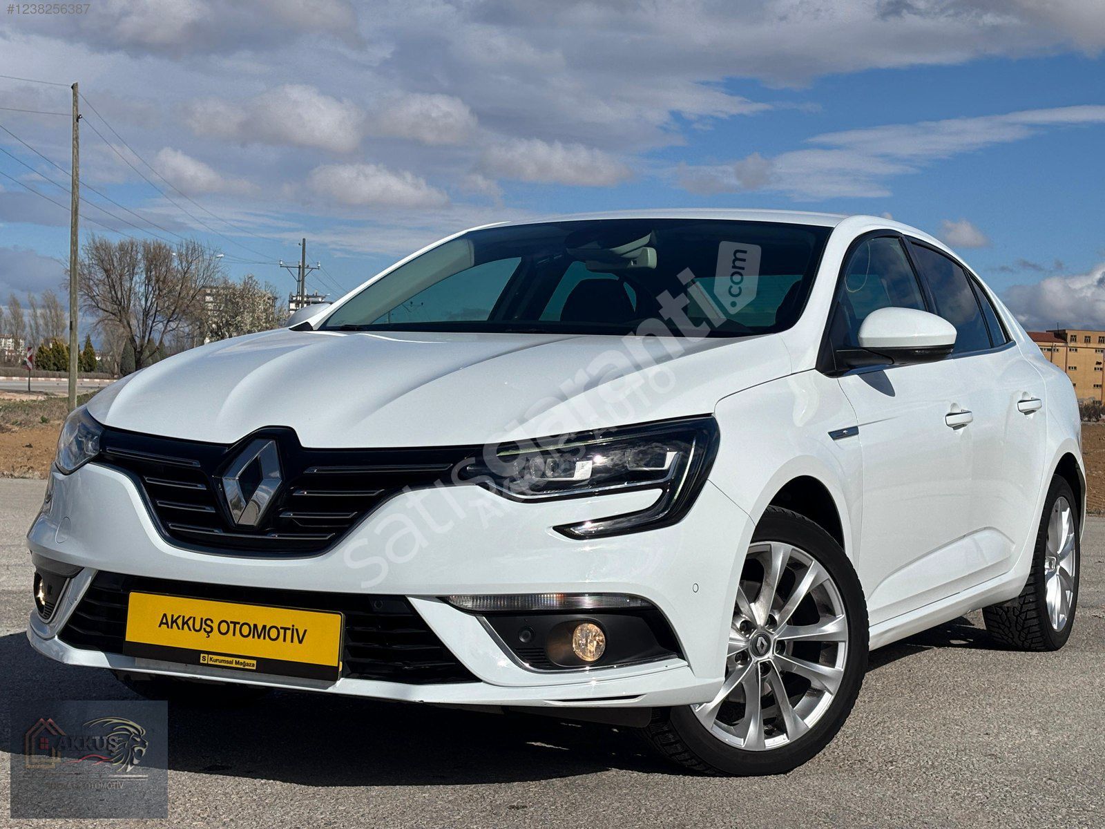 AKKUŞ AUTO'dan MEGAN 4 ICON EKSTRALI DÜŞÜK KM İLK ELDEN