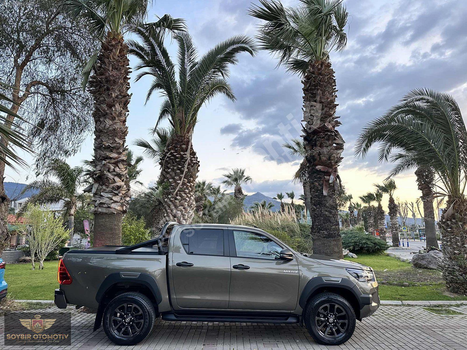 TOYOTA HİLUX 2.4 D-4D 4x4 İNVİNCİBLE 360 KAMERA JBL ISITMA %20 F