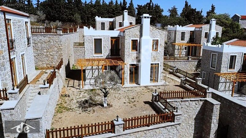 Reşadiye Mahallesinde Müstakil Taş Villalar