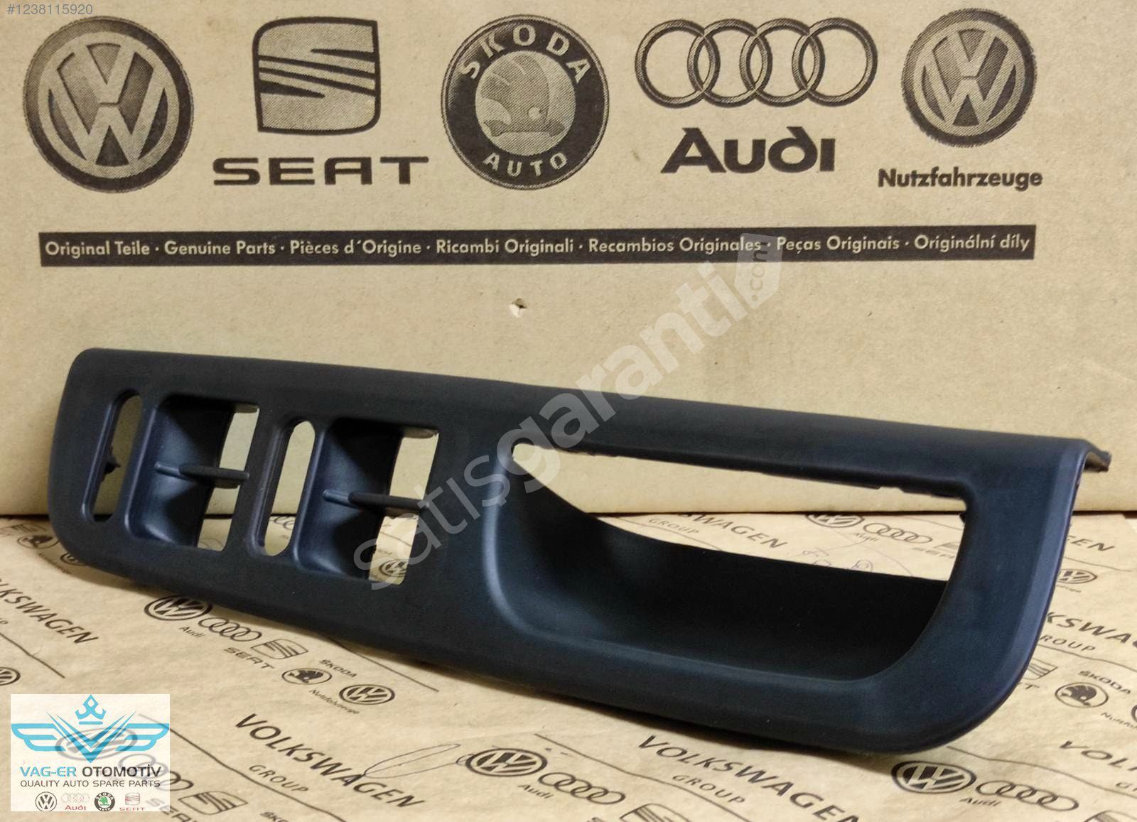PASSAT B5 1997-2000 ÖN SOL CAM DÜĞME YUVASI BRAKETİ ÇERÇEVESİ SY