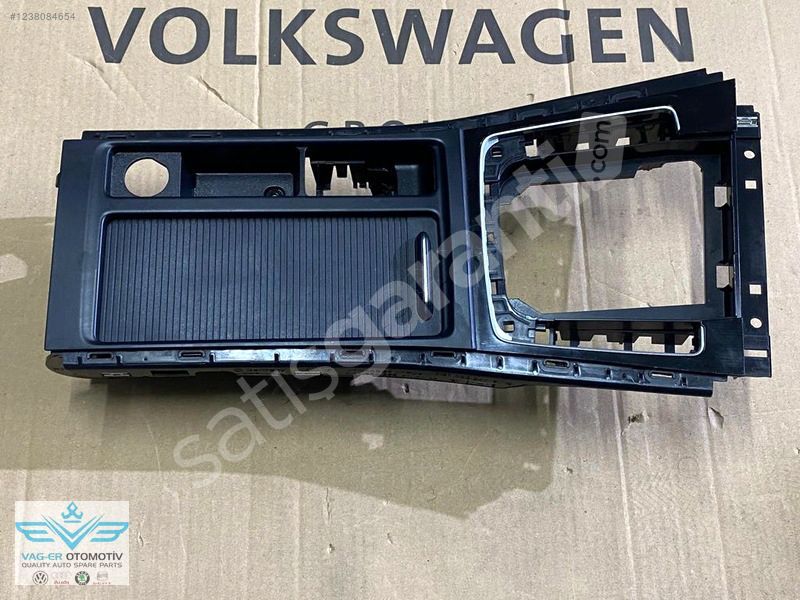 GOLF 7.5 2017-2020 ORTA KONSOL GÖVDESİ KOMPLE PİYANO BLACK