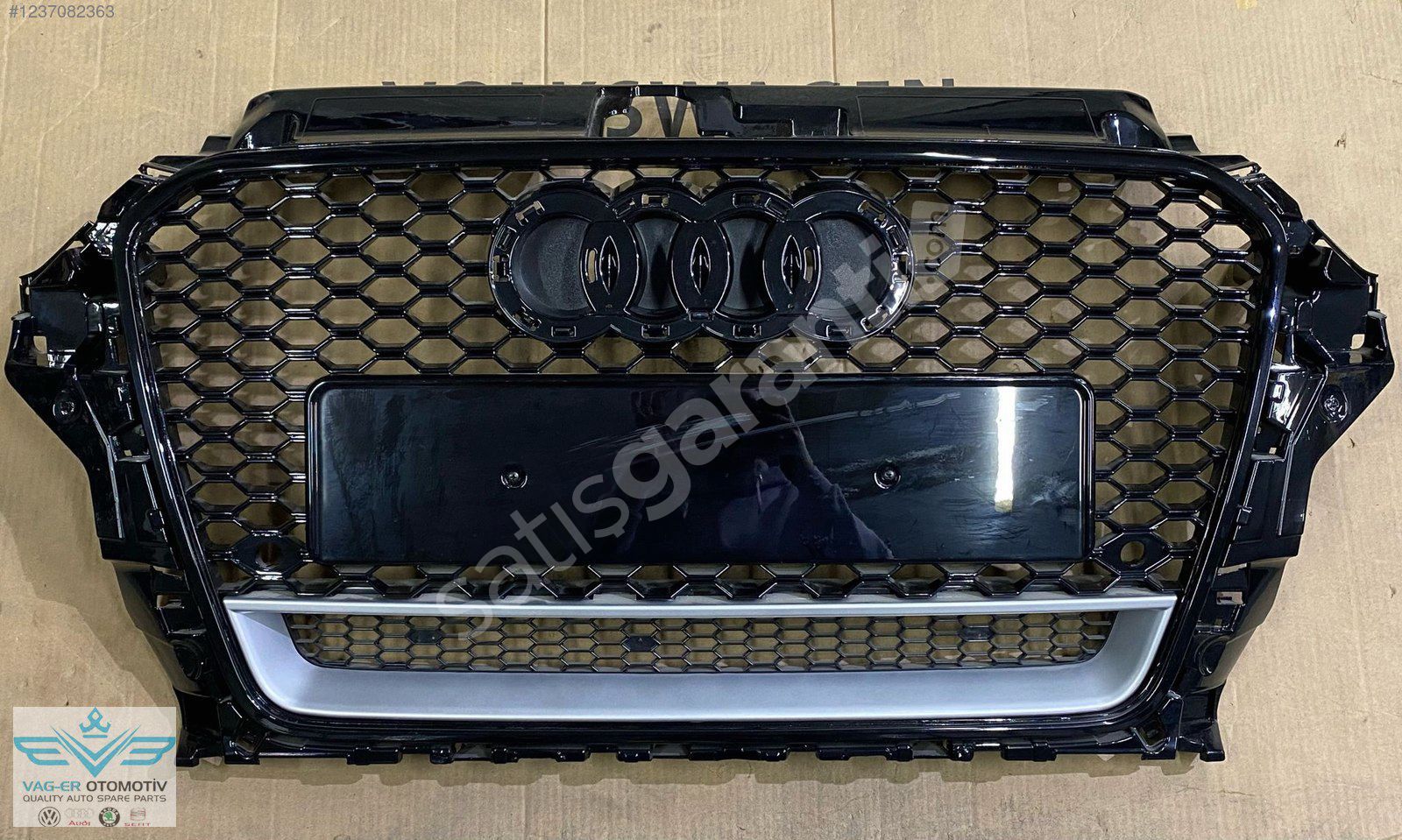AUDİ A3 2015 MODEL RS3 QUATRO ÖN ORTA PANJUR KOMPLE KROM
