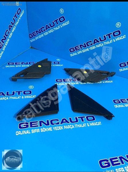 AUDİ Q5 KAPI ÜÇGENİ SIFIR PİANOBLAC ORJ OEM 80A837637 80A837638