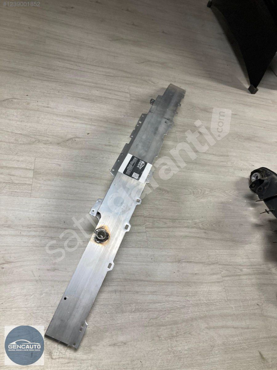 MERCEDES W205 C CLAS ÖN TAMPON DEMİRİ SIFIR İTHAL A2056202034