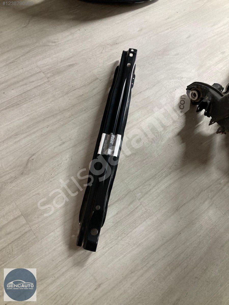 AUDİ A4 A5 ARKA TAMPON DEMİRİ SÖKME ORJİNAL 8T0807313