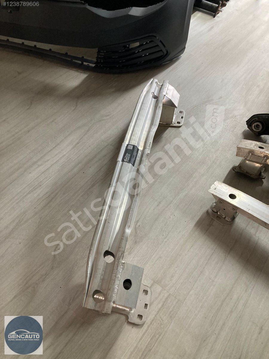 AUDİ Q7 Q8 ARKA TAMPON DEMİRİ SIFIR İTHAL 4M0807309