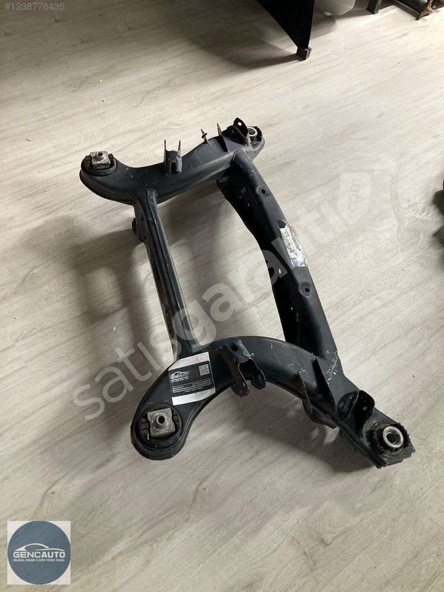 MERCEDES W204 C CLAS ARKA TRAVERS SÖKME ORJİNAL A2043520714