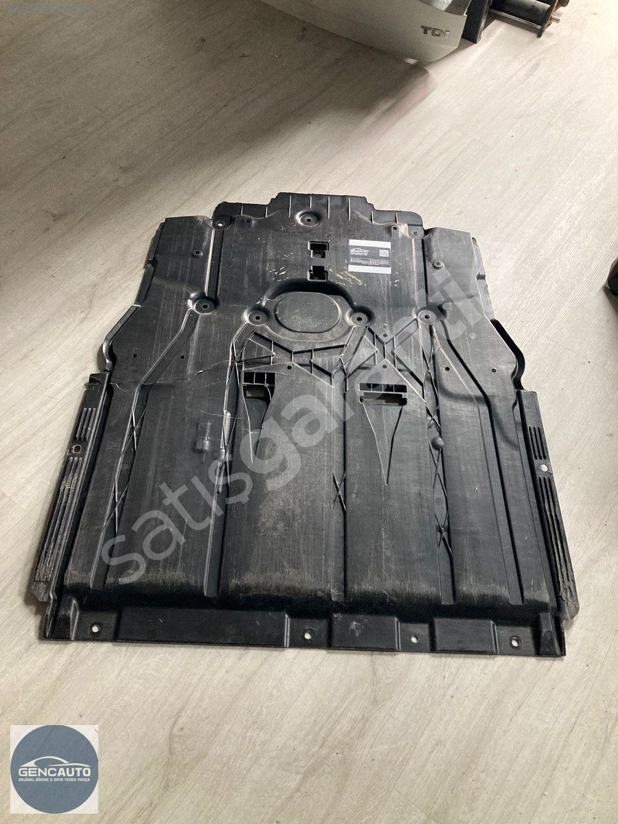 MERCEDES W118 CLA MOTOR ALT MUHAFAZA SÖKME ORJİNAL A2475200123