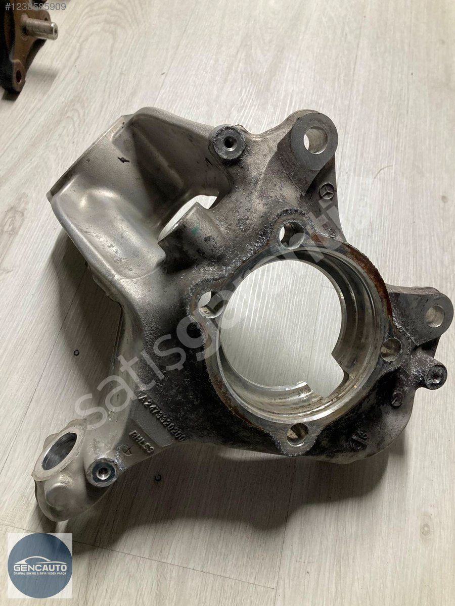 MERCEDES W118 CLA TAŞIYICI ÖN SÖKME ORJİNAL A2473320200