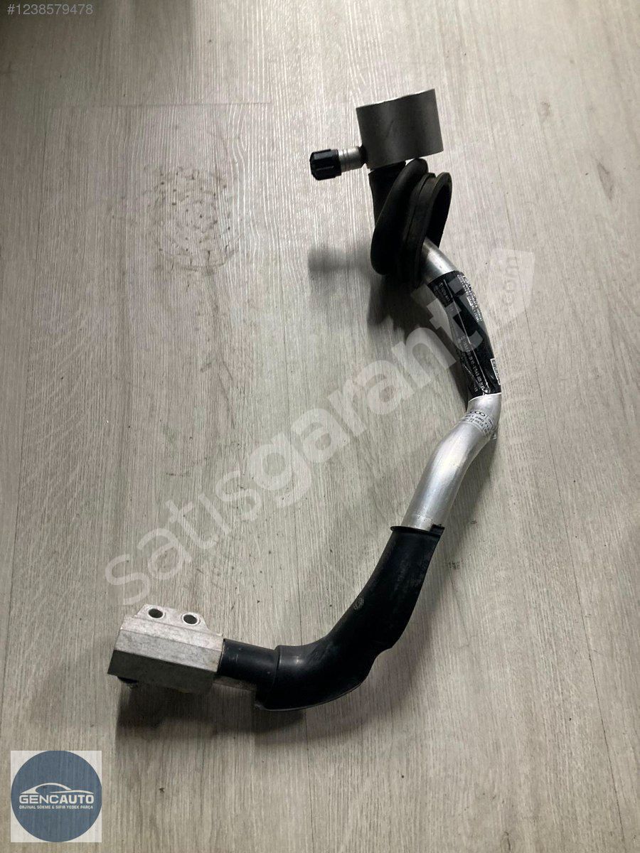 AUDİ A4 A5 KLİMA BORUSU SÖKME ORJİNAL 8K1260712 K