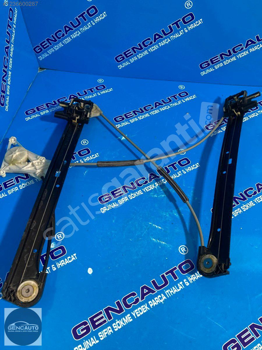 AUDİ A3 KAPI CAMI KRİKOSU ÖN SÖKME ORJ 8V4837461 SOL