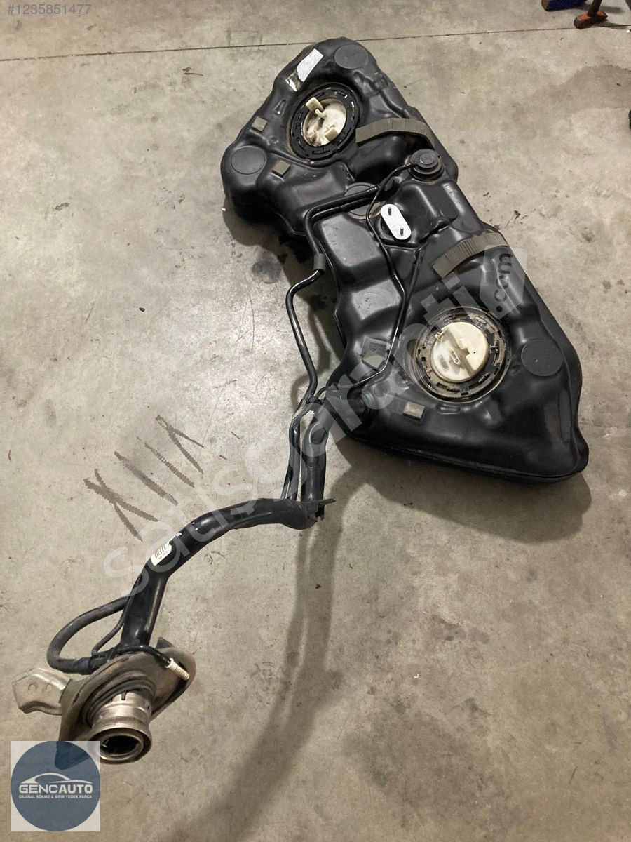 MERCEDES W204 2.2CDI YAKIT DEPOSU KOMPLE SÖKME ORJ W204687 DİZEL