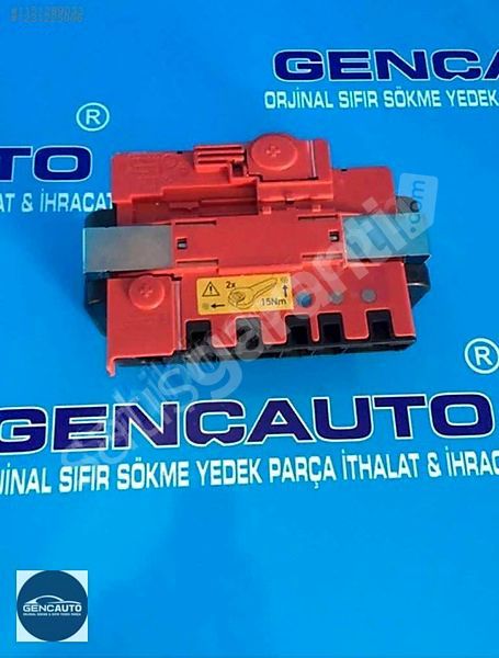 BMW E87 LCI ELEKTRİK GÜÇ DAĞITICI AKÜ ÜSTÜ SÖKME ORJ V4697137007
