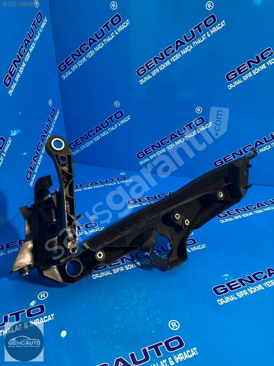 AUDİ A4 FAR ALT BRAKETİ SIFIR İTHAL 8T0805608 A SAĞ
