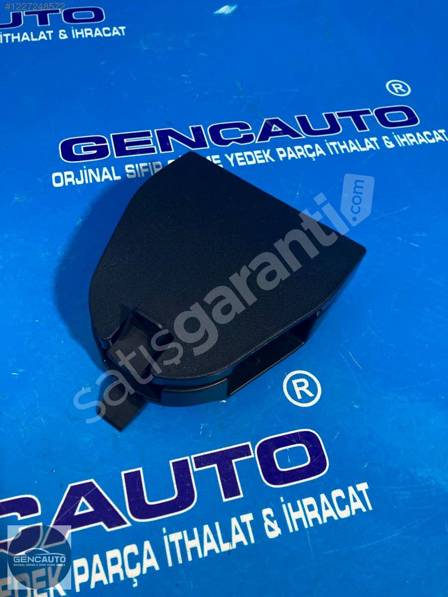 AUDİ A3 A4 A5 A6 BAGAJ REFLEKTÖR TUTAMACI SIFIR ORJ 8T0860285