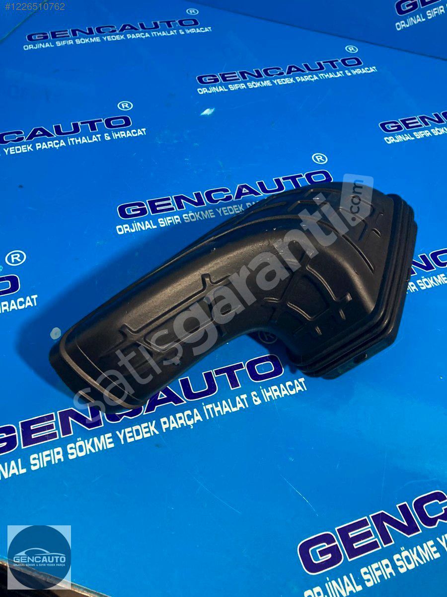 AUDİ A4 A5 HAVA FİLTRE BORUSU SIFIR İTHAL 8R0129739A