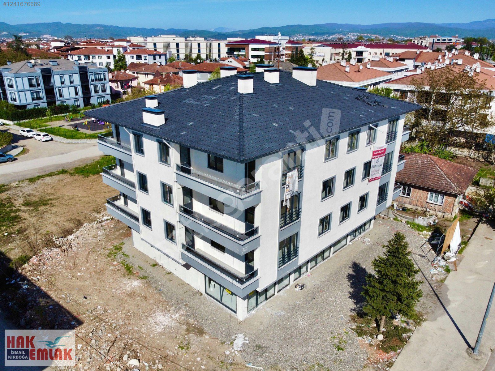 Hak Emlak'tan Aziziye Mahallesinde Satılık 3+1 Fırsat Daire