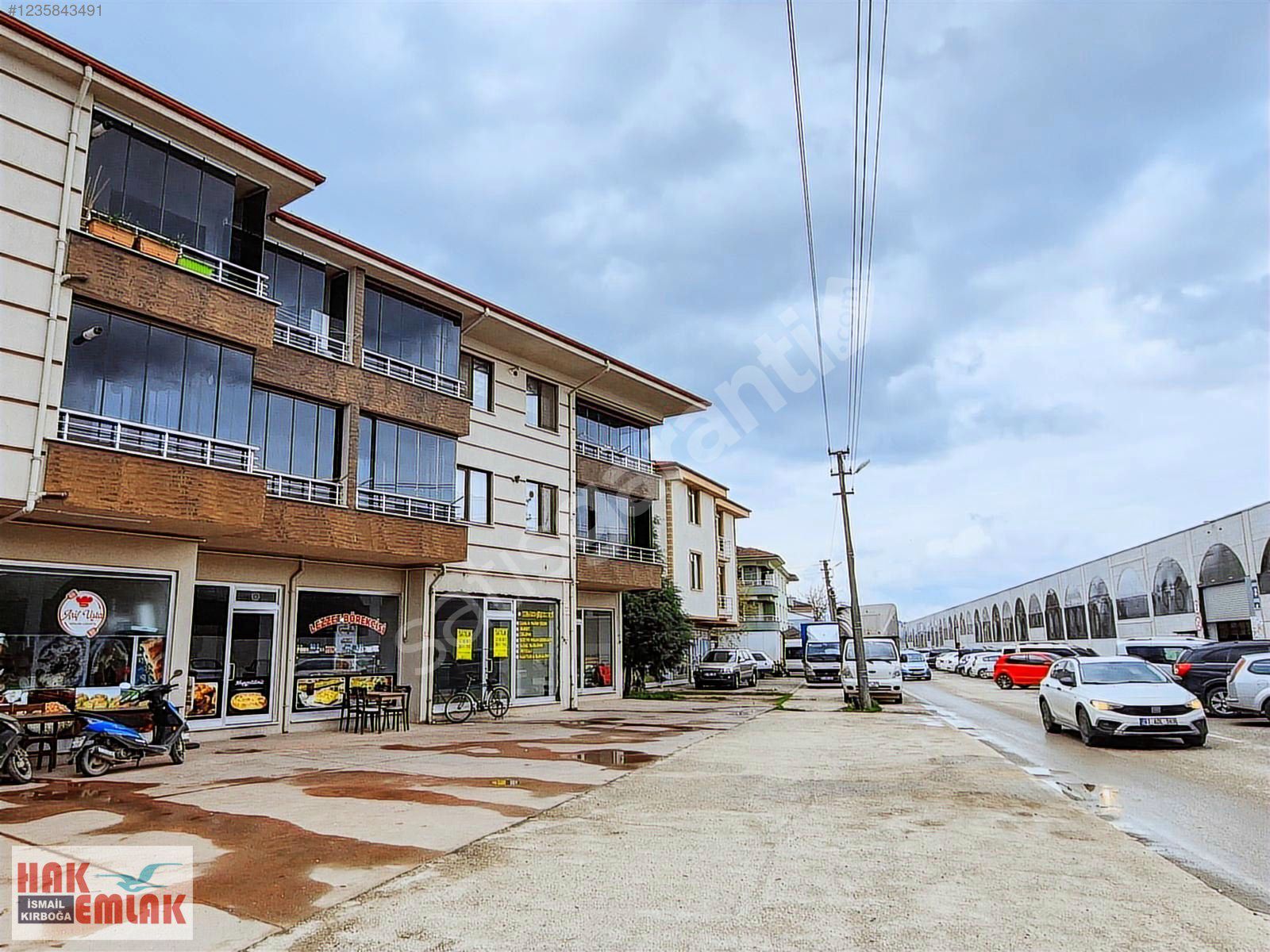 Hak Emlaktan Aziziye Mah.de Pazar Yeri Yanı Kiralık 3+1 Daire