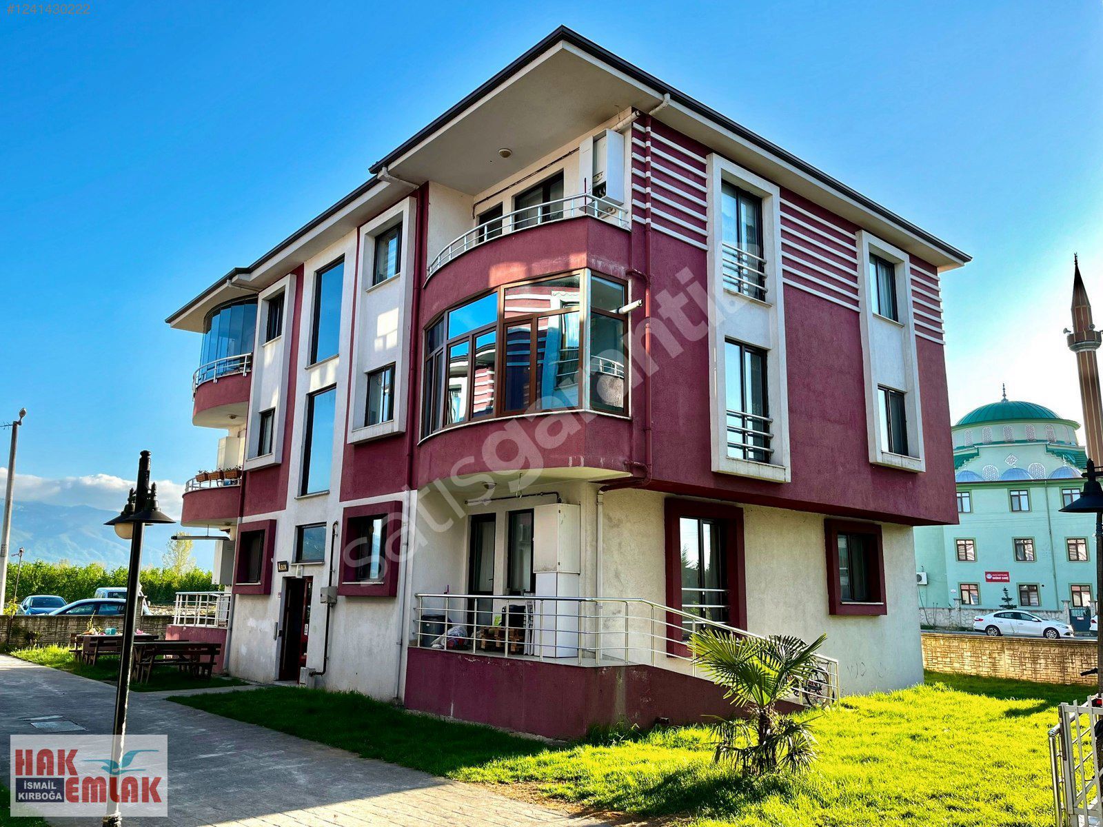 Hak Emlaktan Aziziye'de Bağdat Cami Yanı Satılık Geniş 2+1 Daire
