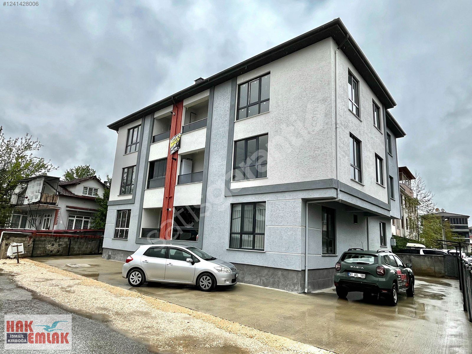 Hak Emlak'tan Hamidiye Mahallesinde Satılık 3+1 Uygun Daire