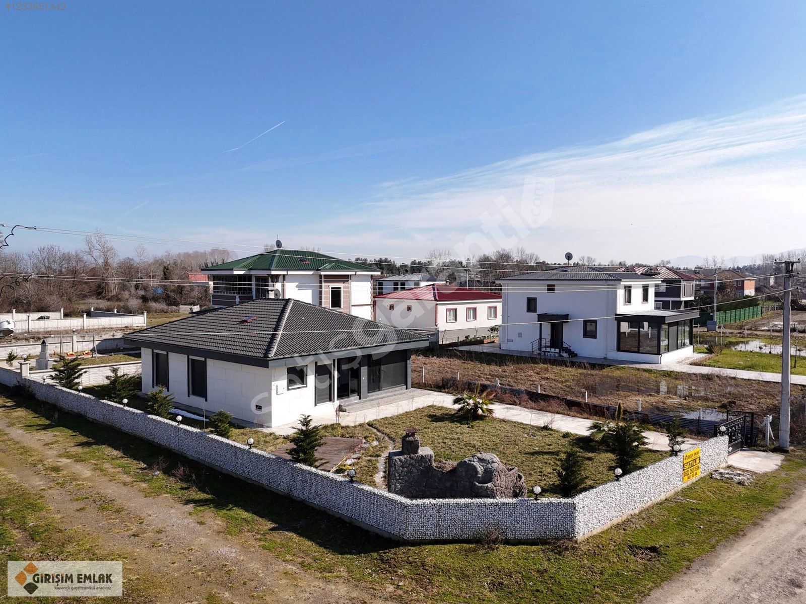 575 M ARSA İÇİNDE 170 M 3+1 YENİ YAPIM YAZLIK MÜSTAKİL EV