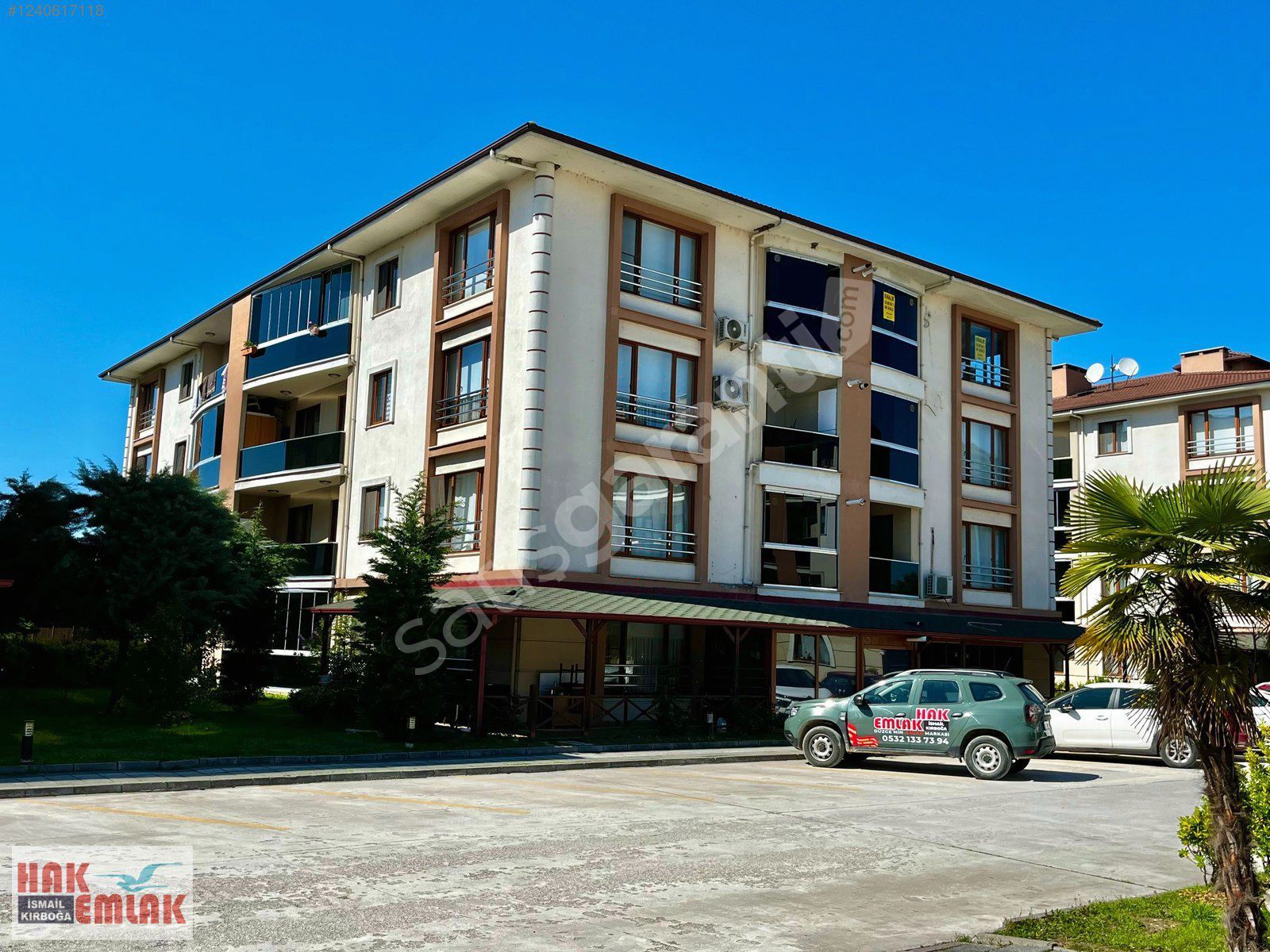 Hak Emlak'tan Azmimilli Mahallesinde Kiralık 3+1 Çok Geniş Daire