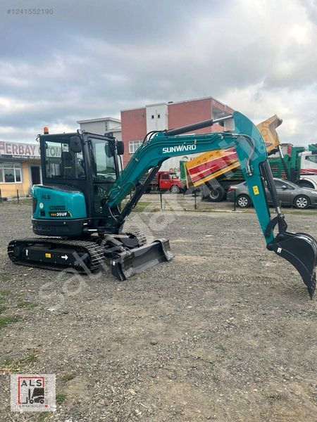YETKİLİ BAYİDEN SUNWARD SWE-35UF PALETLİ MİNİ EKSKAVATÖR