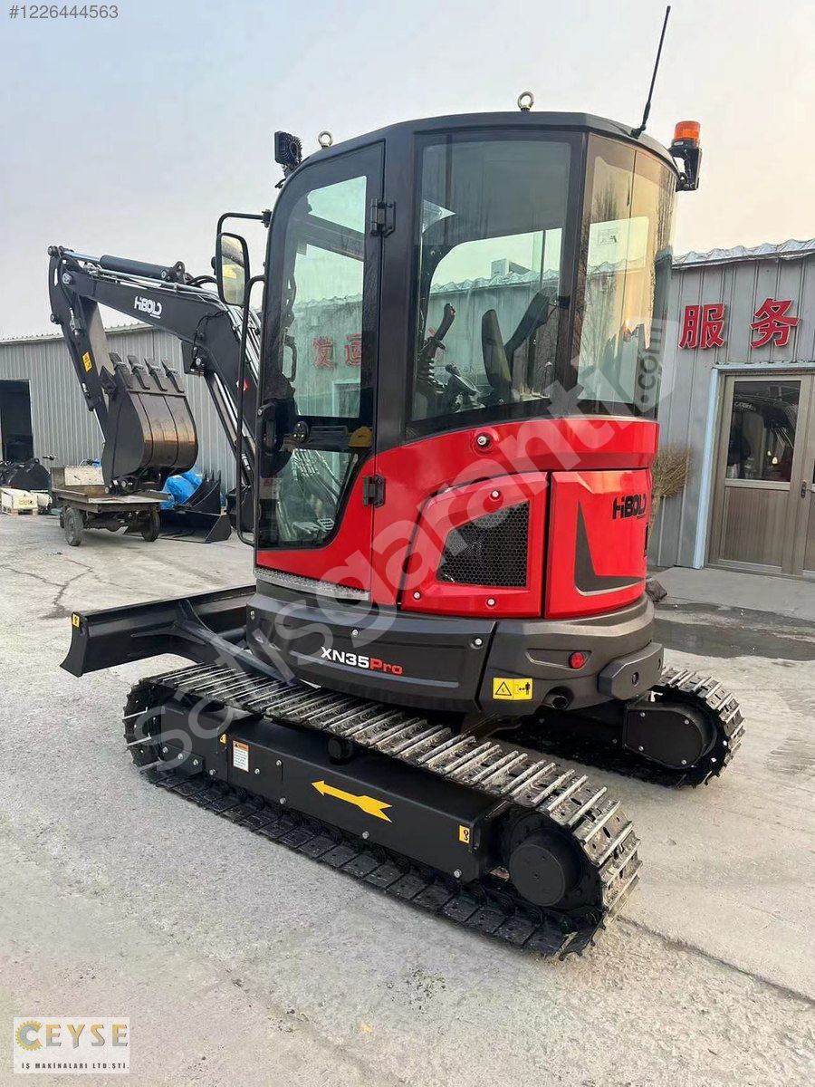 HIBOL XN35PRO 4 TON KUBOTA MOTORLU ÇELİK PALET MİNİ EKSKAVATÖR