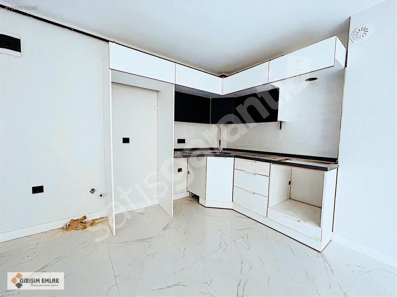 MERKEZİ KONUM TRAMVAYA CEPHE BİNADA YERDEN ISITMALI SIFIR DAİRE