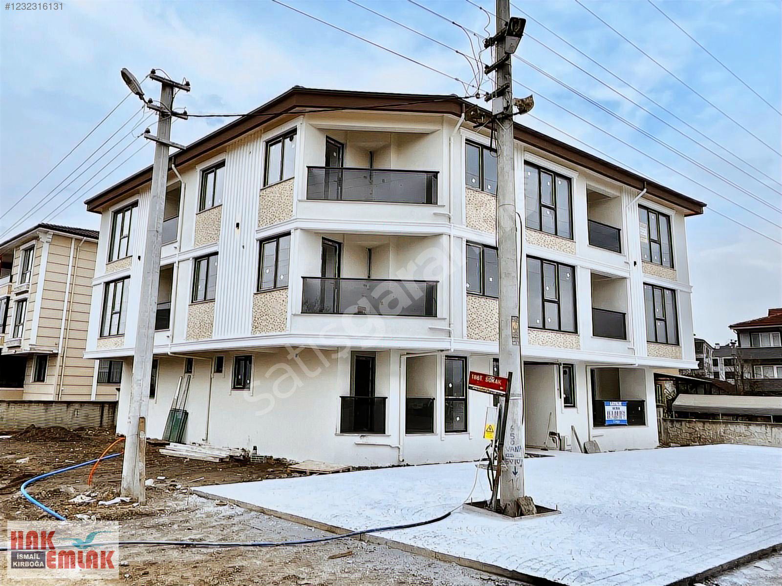 Hak Emlak'tan Derelitütüncüde Mükemmel Konumda Satılık 2+1 Daire