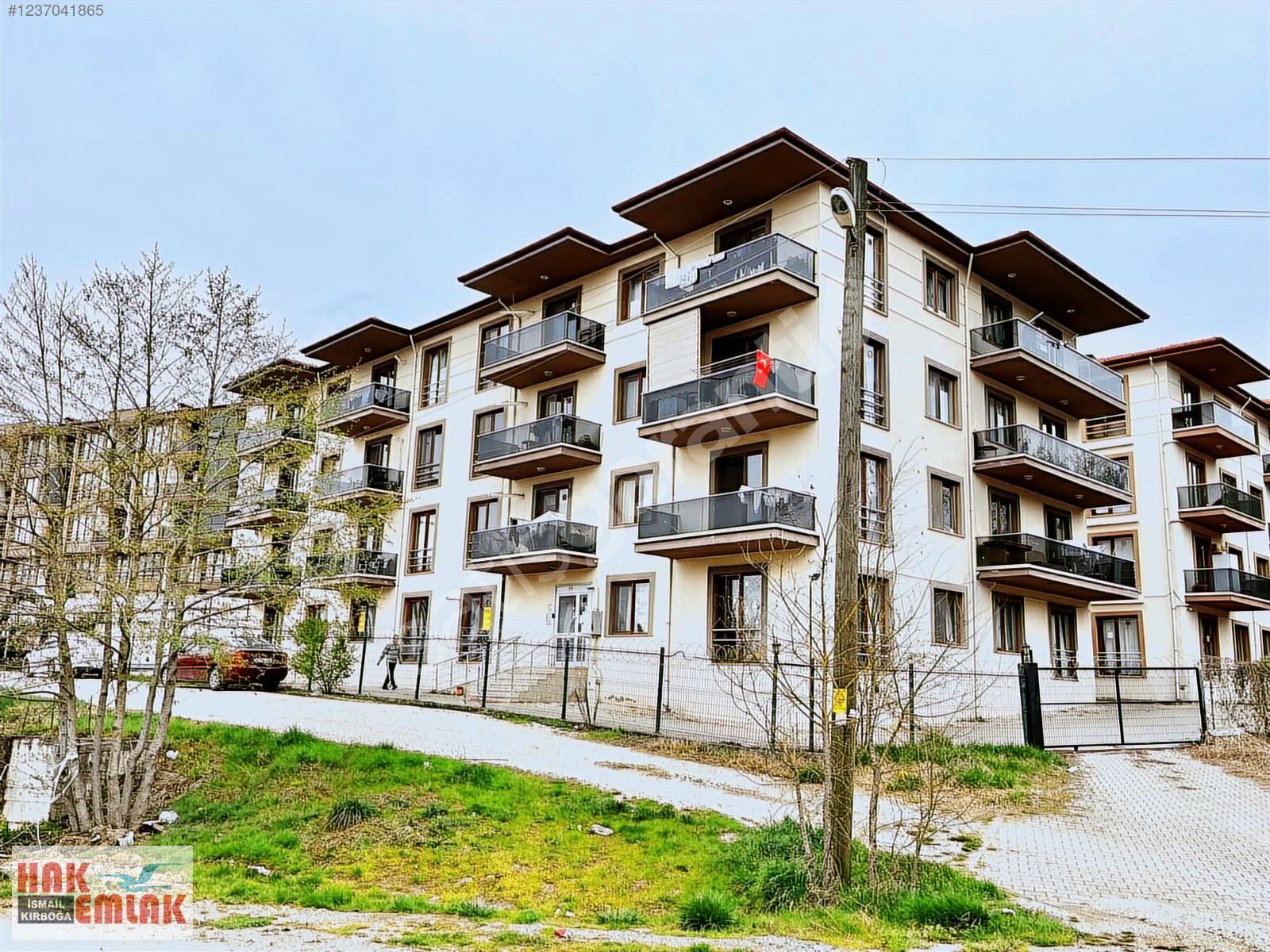 Hak Emlak'tan Üniversite Bölgesinde Satılık 1+1 Eşyalı Daireler